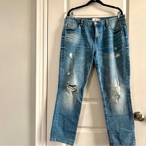 CAbi 💫 NWOT Spring 2023 Malibu Jean, Boyfriend Distressed Denim, Size 8, #6283